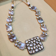 Load image into Gallery viewer, mother of pearl necklace