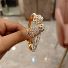 Load image into Gallery viewer, Gold Bracelet