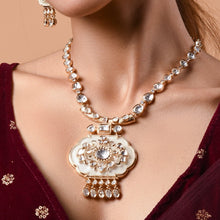 Load image into Gallery viewer, mother of pearl polki pendent