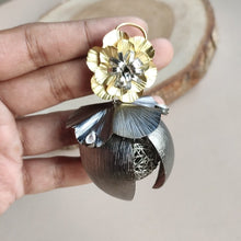 Load image into Gallery viewer, Flower Earrings in Black Gold