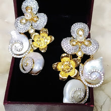 Load image into Gallery viewer, Flower Baroque Earring