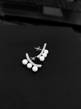 Load image into Gallery viewer, 925 Silver Pearl Bali Earrings
