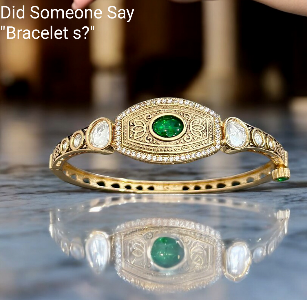 Fine Emerald Antique Gold Bracelet