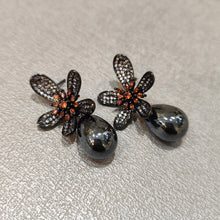 Load image into Gallery viewer, black flower earrings

