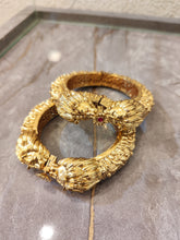 Load image into Gallery viewer, Lion Bangles Gold Finish 2.4 openable
