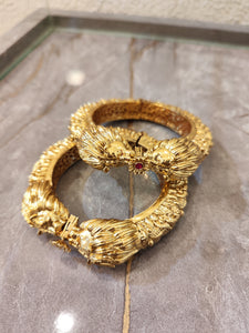 Lion Bangles Gold Finish 2.4 openable