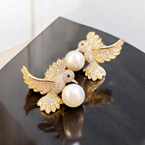 Love Bird Earrings in Gold with Pearl