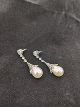 Load image into Gallery viewer, Silver Pearl Earrings
