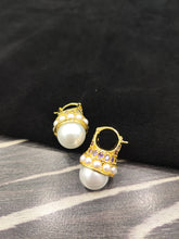 Load image into Gallery viewer, Pearl Earrings Bali
