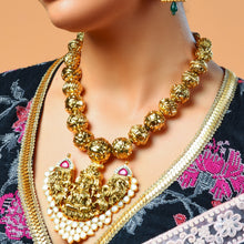 Load image into Gallery viewer, Temple Set in 925 silver With Kundan
