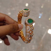 Load image into Gallery viewer, green diamond bracelet

