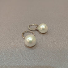 Load image into Gallery viewer, silver pearl earrings

