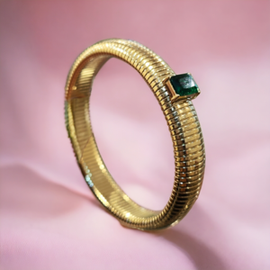 Gold Strechable Bracelet in Emerald