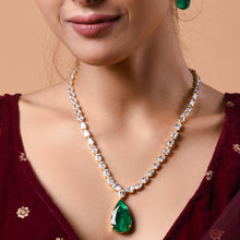 Load image into Gallery viewer, emerald necklace with earrings in gold
