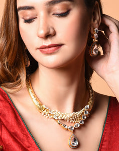 Gold hasli with kundan and pearls