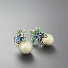 Load image into Gallery viewer, Grey Pearl Flower Earrings
