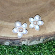 Load image into Gallery viewer, Mother of Pearl Flower Studs
