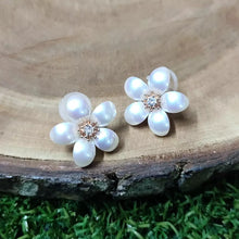 Load image into Gallery viewer, Mother of Pearl Flower Shaped Earrings
